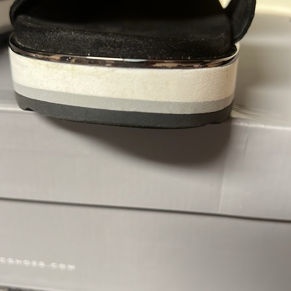 ☀️☀️HOST PICK☀️☀️Vionic Black Sandals with Chunky Sole☀️☀️☀️☀️☀️ - Picture 12 of 13